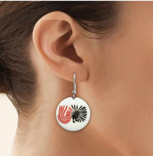 Laden Sie das Bild in den Galerie-Viewer, Enchanted owl Inuit earrings