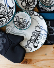 Charger l'image dans la galerie, "Octopus (Nuu)" Set of two 10.5" Dinner Plates, design by Haida Artist Ernest Swanson - North of Fifty Indigenous Boutique