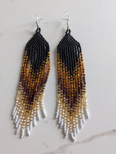 Charger l'image dans la galerie, Handmade beaded earrings | North of Fifty