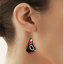 Laden Sie das Bild in den Galerie-Viewer, Jamie Sterritt Gitksan artist salmon earrings