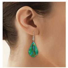Laden Sie das Bild in den Galerie-Viewer, friends earrings artwork maxine noel