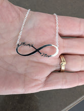 Laden Sie das Bild in den Galerie-Viewer, Michif Niiya Infinity Necklace – Sterling Silver