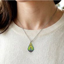 Laden Sie das Bild in den Galerie-Viewer, Strong Earth Woman Necklace, Metis artist Leah Dorion