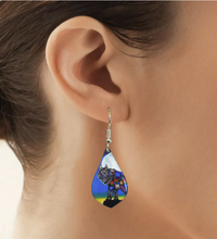 Laden Sie das Bild in den Galerie-Viewer, "Wolf" Earrings by Indigenous Artist, Jessica Somers - North of Fifty Indigenous Boutique