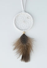 Laden Sie das Bild in den Galerie-Viewer, Handmade in Canada Small Dream Catcher - off white, cream coloured