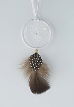Laden Sie das Bild in den Galerie-Viewer, Handmade in Canada Small Dream Catcher - off white, cream coloured
