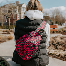 Laden Sie das Bild in den Galerie-Viewer, Sling Back Pack - Tradition by Namgis First Nations artist Ryan Cranmer - North of Fifty Indigenous Boutique