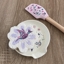 Laden Sie das Bild in den Galerie-Viewer, Spoon Rest - Hummingbirds by Nicole La Rock - North of Fifty Indigenous Boutique