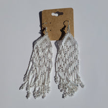 Laden Sie das Bild in den Galerie-Viewer, White and Silver Chevron Fringe Earrings - North of Fifty Indigenous Boutique
