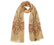 Charger l&#39;image dans la galerie, Bee-Lieve Eco Scarf design by Cree artist, Pat Bruderer
