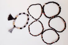 Laden Sie das Bild in den Galerie-Viewer, Black and gray beaded Bohemian elasticized bead bracelet

