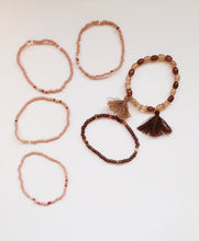 Laden Sie das Bild in den Galerie-Viewer, Taupe and brown beaded Bohemian elasticized bead bracelet

