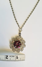 Laden Sie das Bild in den Galerie-Viewer, Necklace with detachable pendant and snap
