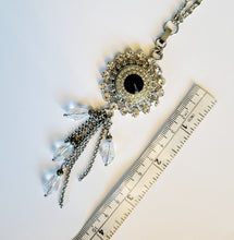 Laden Sie das Bild in den Galerie-Viewer, Necklace with detachable tassle pendant and snap
