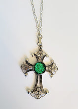 Laden Sie das Bild in den Galerie-Viewer, Sweater length necklace with detachable cross pendant and snap
