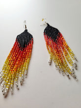 Laden Sie das Bild in den Galerie-Viewer, Beaded Ombre Fringe Earrings
