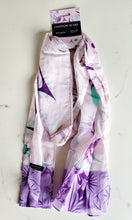 Laden Sie das Bild in den Galerie-Viewer, Hummingbirds Scarf by Coast Salish artist Nicole La Rock
