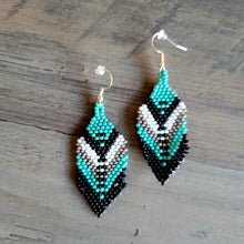 Laden Sie das Bild in den Galerie-Viewer, Teal black and taupe Beaded Feather Earrings
