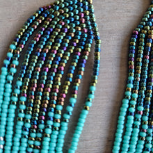 Laden Sie das Bild in den Galerie-Viewer, Beaded Ombre Fringe Earrings
