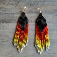 Charger l&#39;image dans la galerie, Beaded Ombre Fringe Earrings
