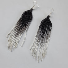 Laden Sie das Bild in den Galerie-Viewer, Beaded Ombre Fringe Earrings
