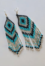 Laden Sie das Bild in den Galerie-Viewer, Teal and Silver Beaded Chevron Fringe Earrings
