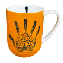 Laden Sie das Bild in den Galerie-Viewer, &quot;Gitxsan Hand&quot; 16 oz mug by Native artist, Michelle Stoney
