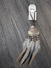 Laden Sie das Bild in den Galerie-Viewer, Shell Dream Catcher with 2.25 inch shell center
