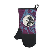 Charger l&#39;image dans la galerie, &quot;Raven Moon&quot; Neoprene Oven Mitt by Haida artist Allan Weir - North of Fifty Indigenous Boutique
