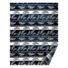 Charger l&#39;image dans la galerie, Gift of Honour Fleece Blanket
