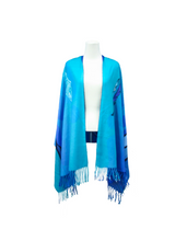 Laden Sie das Bild in den Galerie-Viewer, Healing Feather, Michelle Stoney, shawl, North of Fifty

