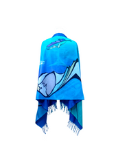 Laden Sie das Bild in den Galerie-Viewer, Healing Feather, Michelle Stoney, shawl, North of Fifty
