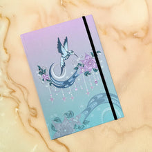 Laden Sie das Bild in den Galerie-Viewer, Hummingbird artwork by Deanne Samuel - 192 page Journal -
