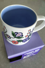 Laden Sie das Bild in den Galerie-Viewer, 16 oz &quot;Ojibwe Florals&quot; Mug, artwork by Native Artist, Storm Angeconeb
