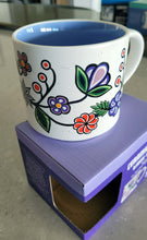 Laden Sie das Bild in den Galerie-Viewer, 16 oz &quot;Ojibwe Florals&quot; Mug, artwork by Storm Angeconeb
