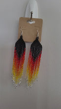 Laden und Abspielen von Videos im Galerie-Viewer, Beaded Ombre Fringe Earrings
