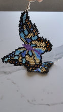 Laden und Abspielen von Videos im Galerie-Viewer, Blue Beaded Butterfly Earrings
