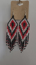 Charger et lire la vidéo dans la visionneuse de la Galerie, Red Black White Chevron Fringe Earrings
