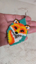 Laden und Abspielen von Videos im Galerie-Viewer, Beaded Fox Earrings
