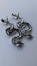 Laden Sie das Bild in den Galerie-Viewer, Long serpent earrings - North of Fifty Indigenous Boutique

