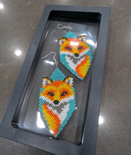 Laden Sie das Bild in den Galerie-Viewer, Beaded Fox Earrings
