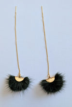 Charger l&#39;image dans la galerie, Real Mink Earrings by Namgis artist Jonathan Whonnock - dark green
