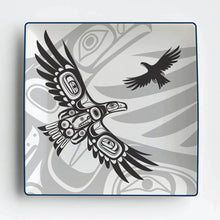 Laden Sie das Bild in den Galerie-Viewer, &quot;Soaring Eagle&quot; 10&quot; square serving dish, by Haida artist Corey Bulpitt - arriving January 2025
