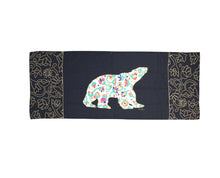 Laden Sie das Bild in den Galerie-Viewer, Spring Bear scarf by Dawn Oman
