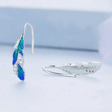Laden Sie das Bild in den Galerie-Viewer, Sterling Silver Feather Earrings
