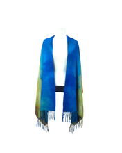 Laden Sie das Bild in den Galerie-Viewer, Walking Beyond, Maxine Noel, shawl, North of Fifty
